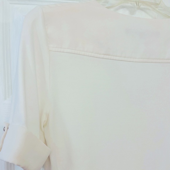 creamy white fluid good quality v neck button front tab sleeve, professional top - Picture 14 of 16